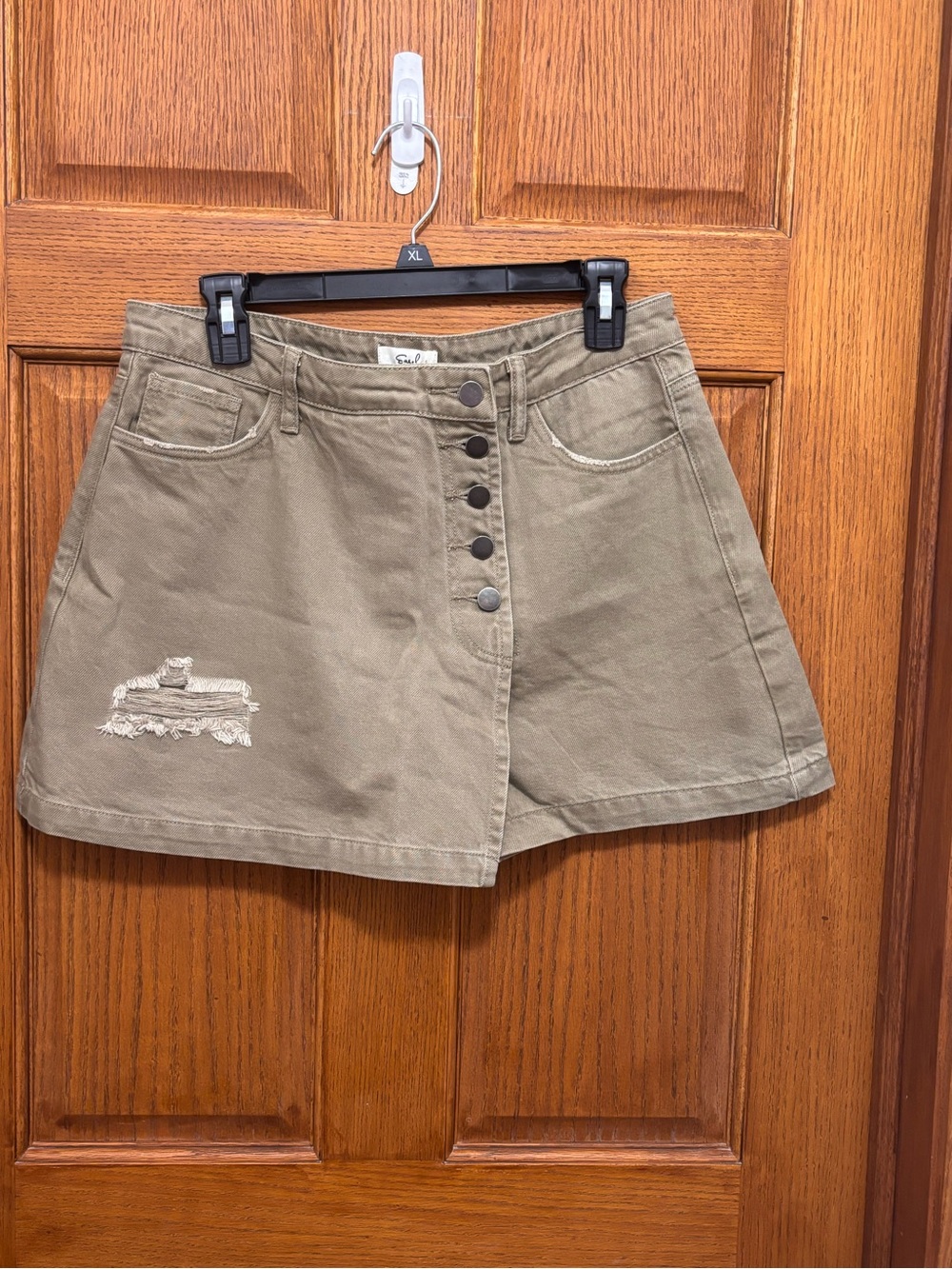 easel Olive Green Button-Front Skort. Sz L. NWT